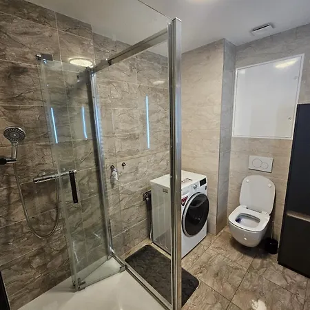 Moderny 1 Izbovy Apartman V Ruzinove 公寓 *